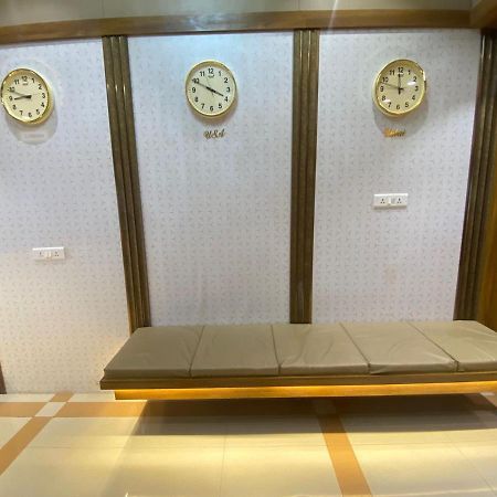 Hotel Bkc Crown - Near Trade Centre, Visa Consulate มุมไบ ภายนอก รูปภาพ