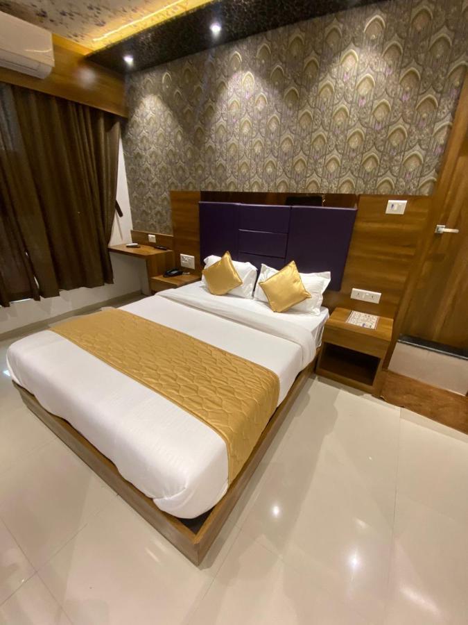 Hotel Bkc Crown - Near Trade Centre, Visa Consulate มุมไบ ภายนอก รูปภาพ