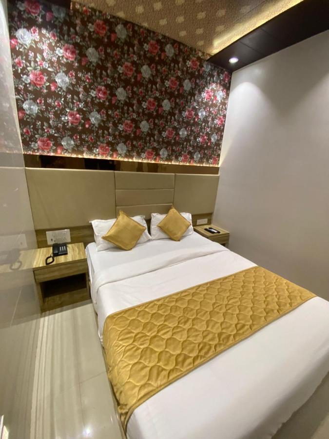 Hotel Bkc Crown - Near Trade Centre, Visa Consulate มุมไบ ภายนอก รูปภาพ