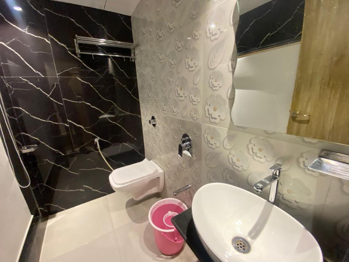 Hotel Bkc Crown - Near Trade Centre, Visa Consulate มุมไบ ภายนอก รูปภาพ