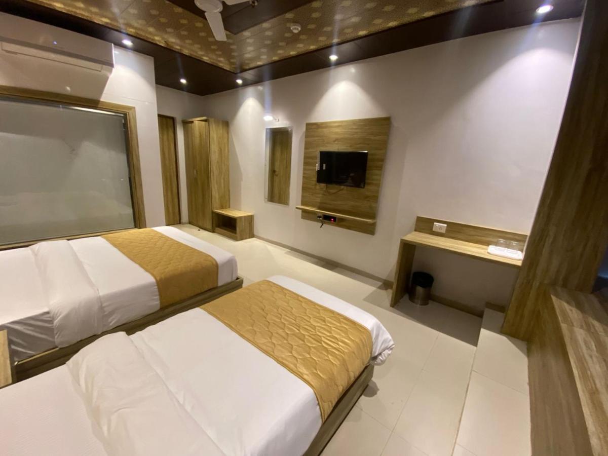 Hotel Bkc Crown - Near Trade Centre, Visa Consulate มุมไบ ภายนอก รูปภาพ