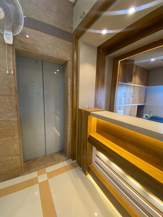 Hotel Bkc Crown - Near Trade Centre, Visa Consulate มุมไบ ภายนอก รูปภาพ