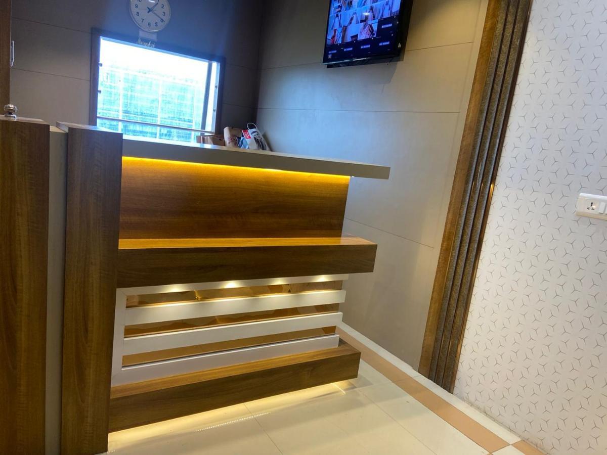 Hotel Bkc Crown - Near Trade Centre, Visa Consulate มุมไบ ภายนอก รูปภาพ
