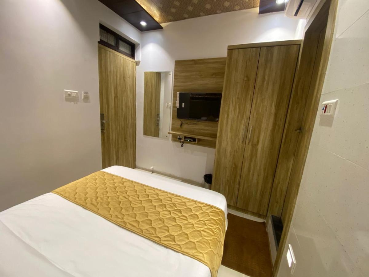 Hotel Bkc Crown - Near Trade Centre, Visa Consulate มุมไบ ภายนอก รูปภาพ