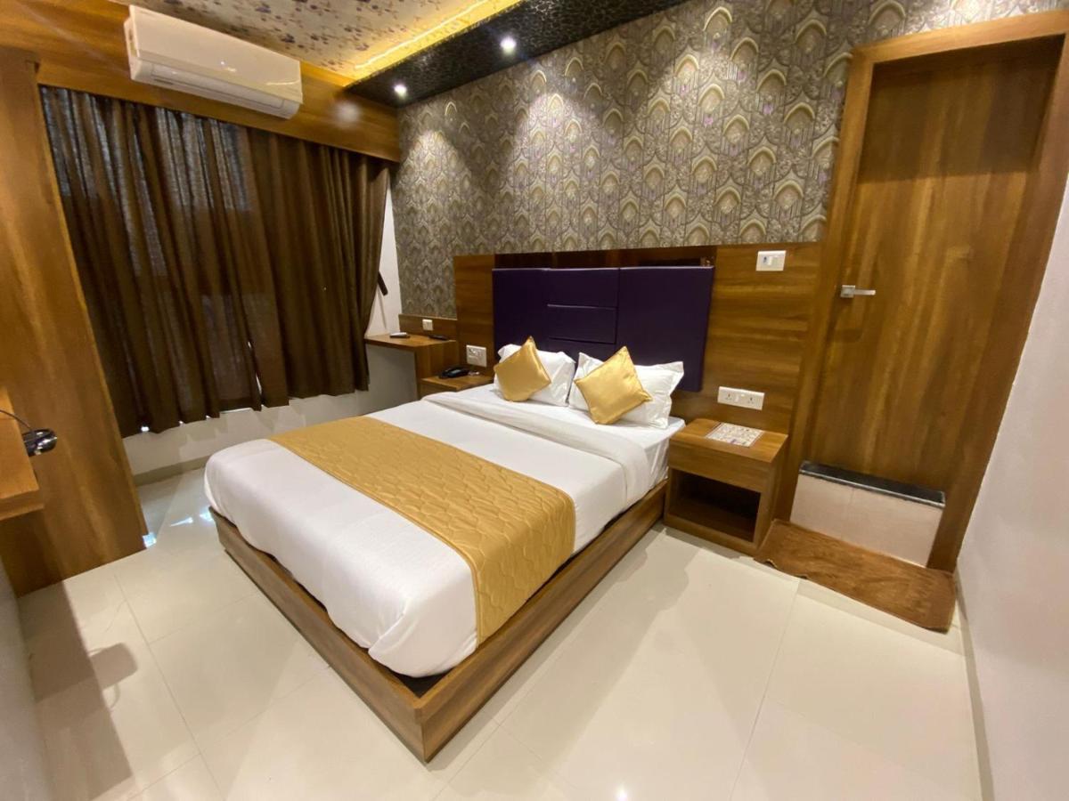 Hotel Bkc Crown - Near Trade Centre, Visa Consulate มุมไบ ภายนอก รูปภาพ